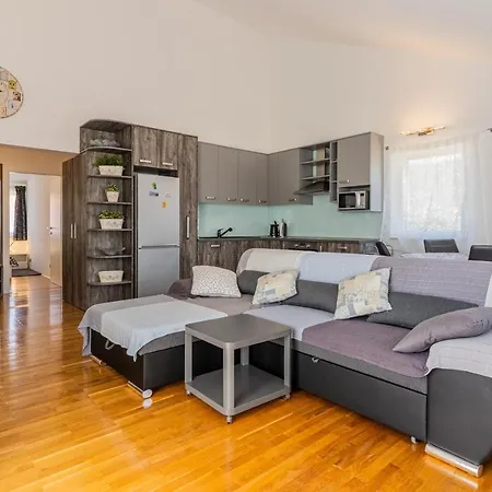 Apartament With Wifi - 20832 *